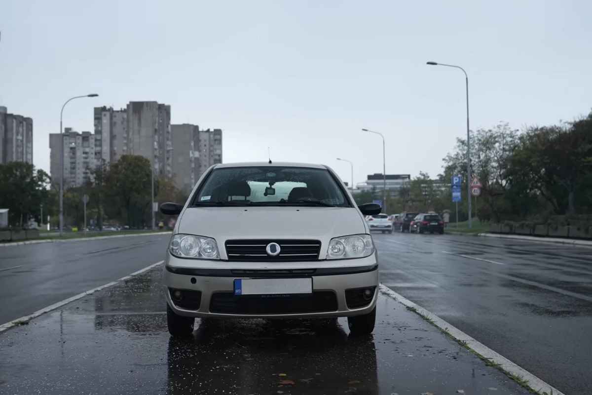 parkirana siva zastava 10